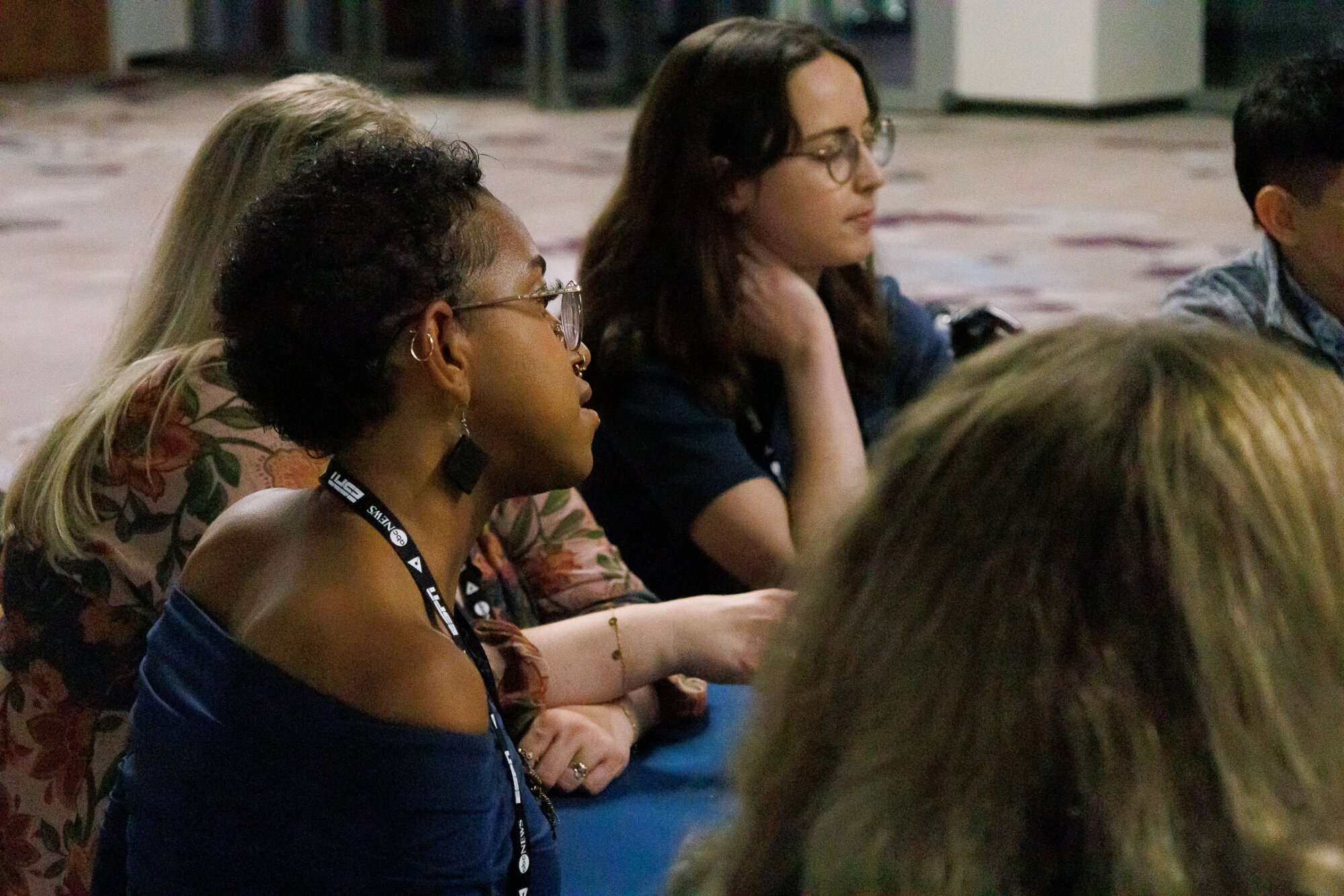 The new Curve Journalism fellows meet and chat.
