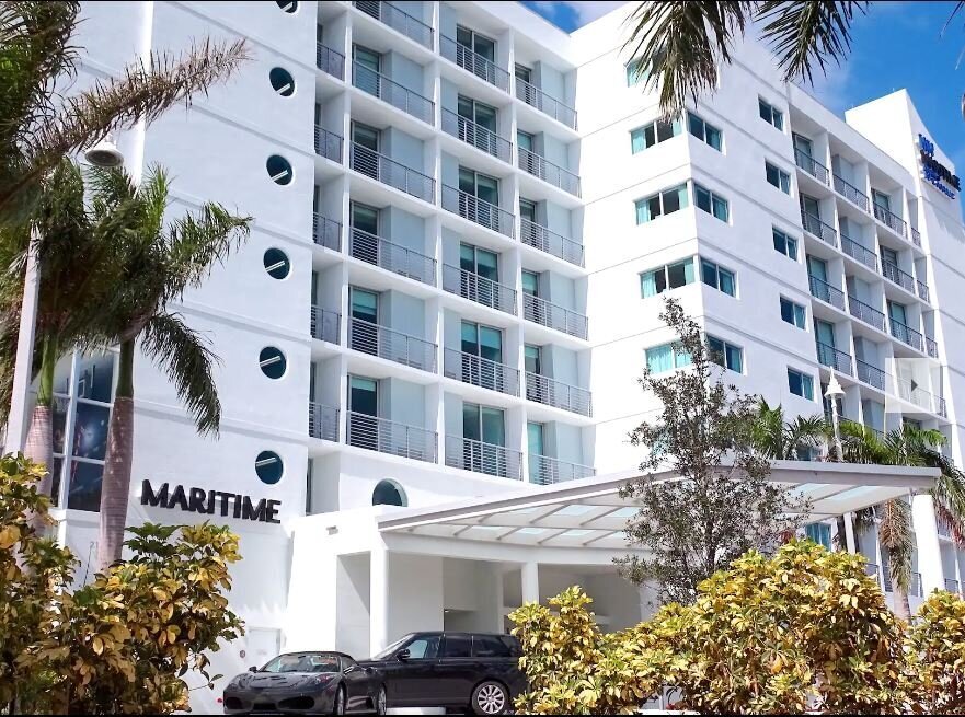 Image of outside of Tru Hotel In Dania